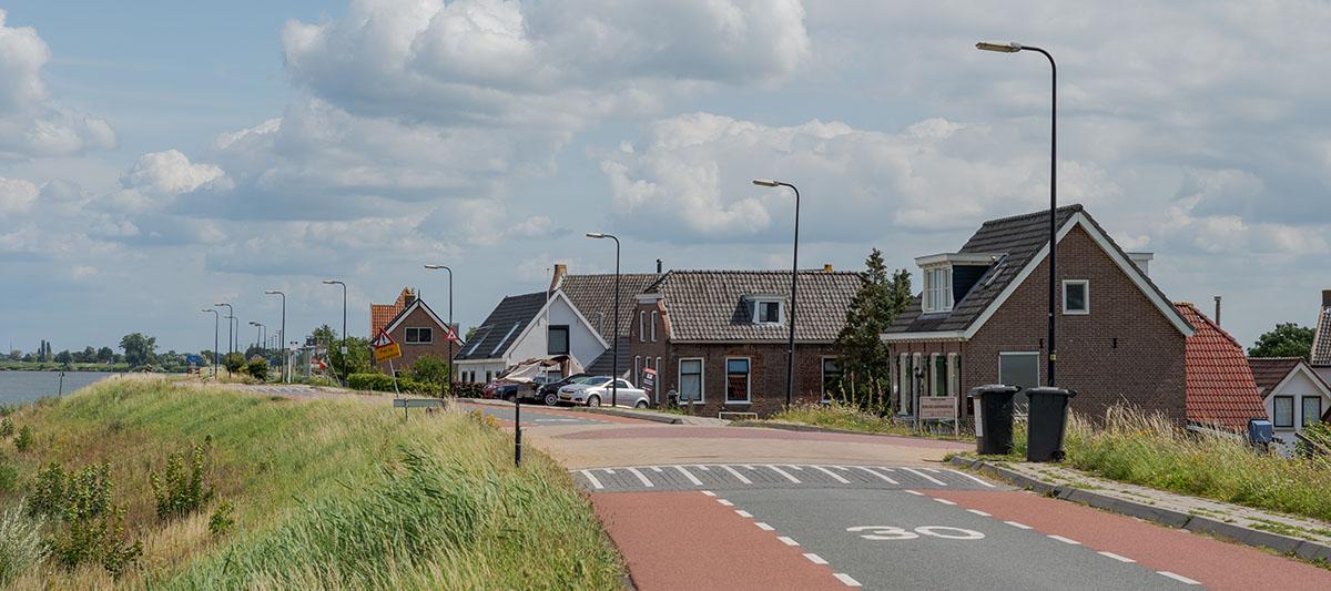 Lekdijk bij buurtschap Waal