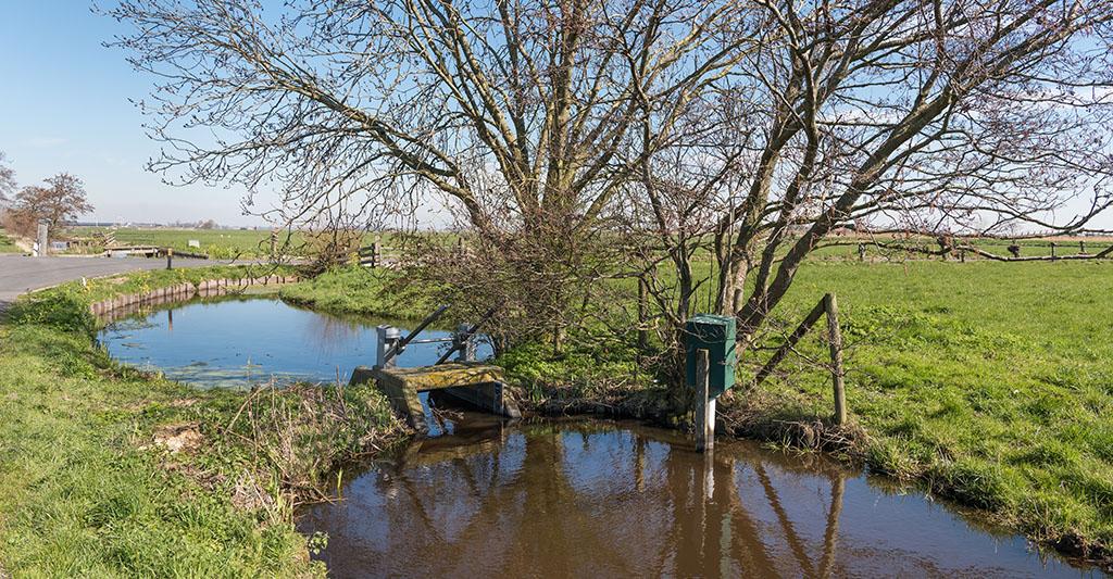 Kleine sluis in de Broekwetering