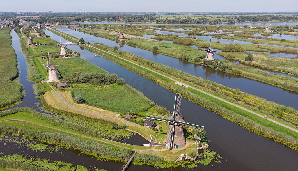 Luchtfoto molens Kinderdijk