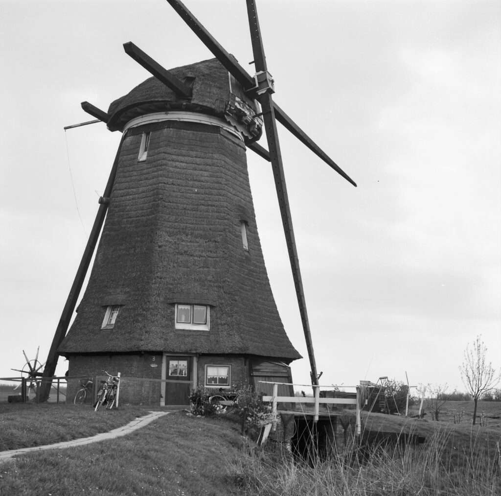 Kleine- of Lage Molen in vervallen staat