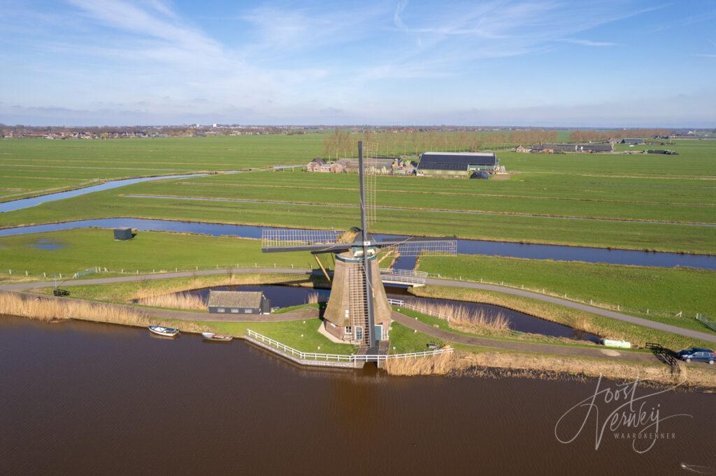 Luchtfoto Achtkante molen in Groot-Ammers